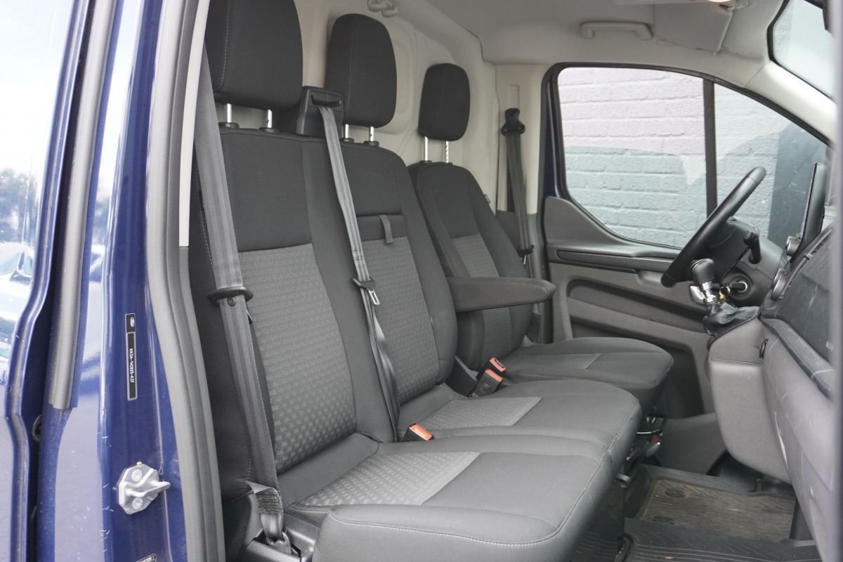 Ford Transit Custom 2.0 TDCI 130PK L2 EURO 6 - Airco - Navi - Cruise - €12.900,- Excl. Ford Transit Custom 2.0 TDCI 130PK L2 EURO 6 - Airco - Navi - Cruise - €12.900,- Excl.