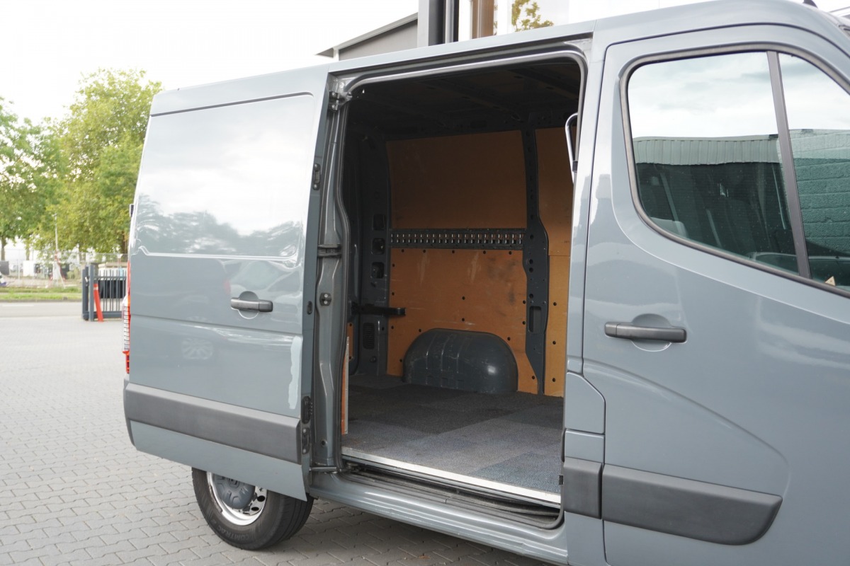 Renault Master 2.3 dCi 135PK EURO 6 - Airco - Navi - Cruise - €14.900,- Excl. Renault Master 2.3 dCi 135PK EURO 6 - Airco - Navi - Cruise - €14.900,- Excl.