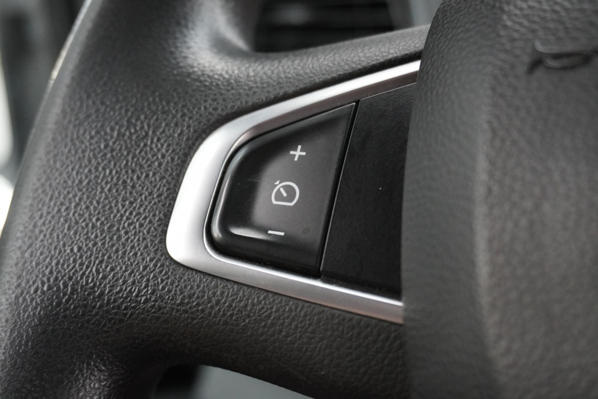 Renault Master 2.3 dCi 135PK EURO 6 - Airco - Navi - Cruise - €14.900,- Excl. Renault Master 2.3 dCi 135PK EURO 6 - Airco - Navi - Cruise - €14.900,- Excl.