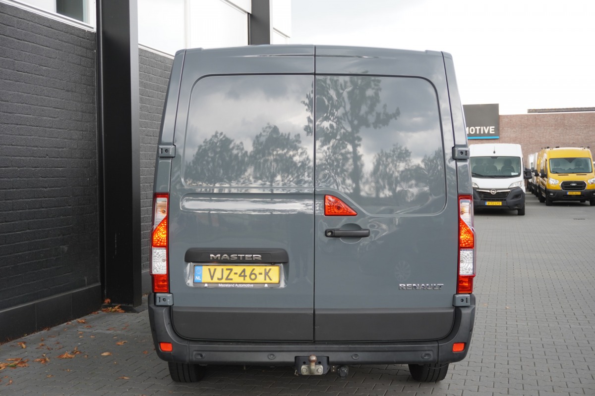 Renault Master 2.3 dCi 135PK EURO 6 - Airco - Navi - Cruise - €14.900,- Excl. Renault Master 2.3 dCi 135PK EURO 6 - Airco - Navi - Cruise - €14.900,- Excl.