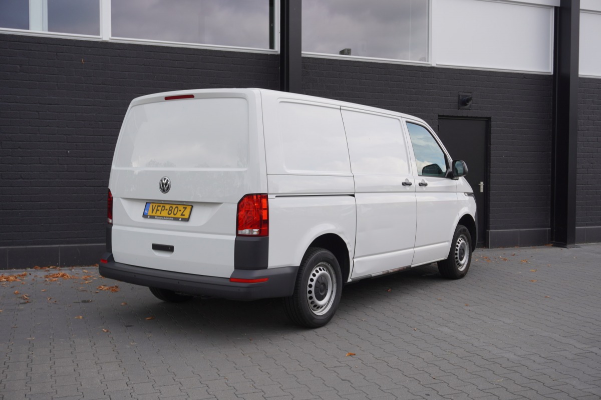Volkswagen Transporter 2.0 TDI 150PK EURO 6 - Airco - Navi - Cruise - €14.900,- Excl. Volkswagen Transporter 2.0 TDI 150PK EURO 6 - Airco - Navi - Cruise - €14.900,- Excl.