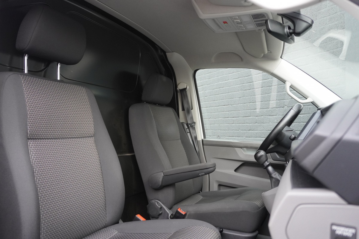 Volkswagen Transporter 2.0 TDI 150PK EURO 6 - Airco - Navi - Cruise - €14.900,- Excl. Volkswagen Transporter 2.0 TDI 150PK EURO 6 - Airco - Navi - Cruise - €14.900,- Excl.