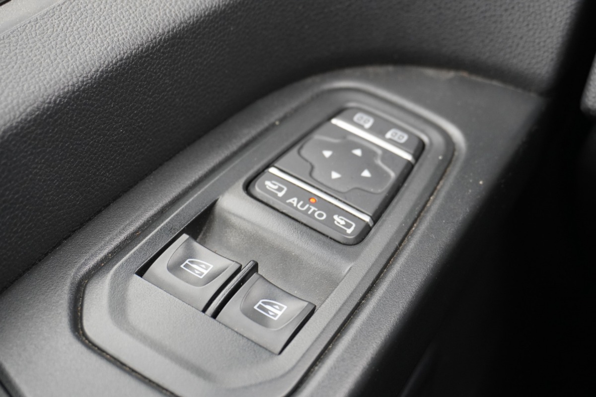 Renault Trafic 2.0 Blue dCi 130PK EURO 6 - Airco - Navi - Cruise - €15.950,- Excl. Renault Trafic 2.0 Blue dCi 130PK EURO 6 - Airco - Navi - Cruise - €15.950,- Excl.