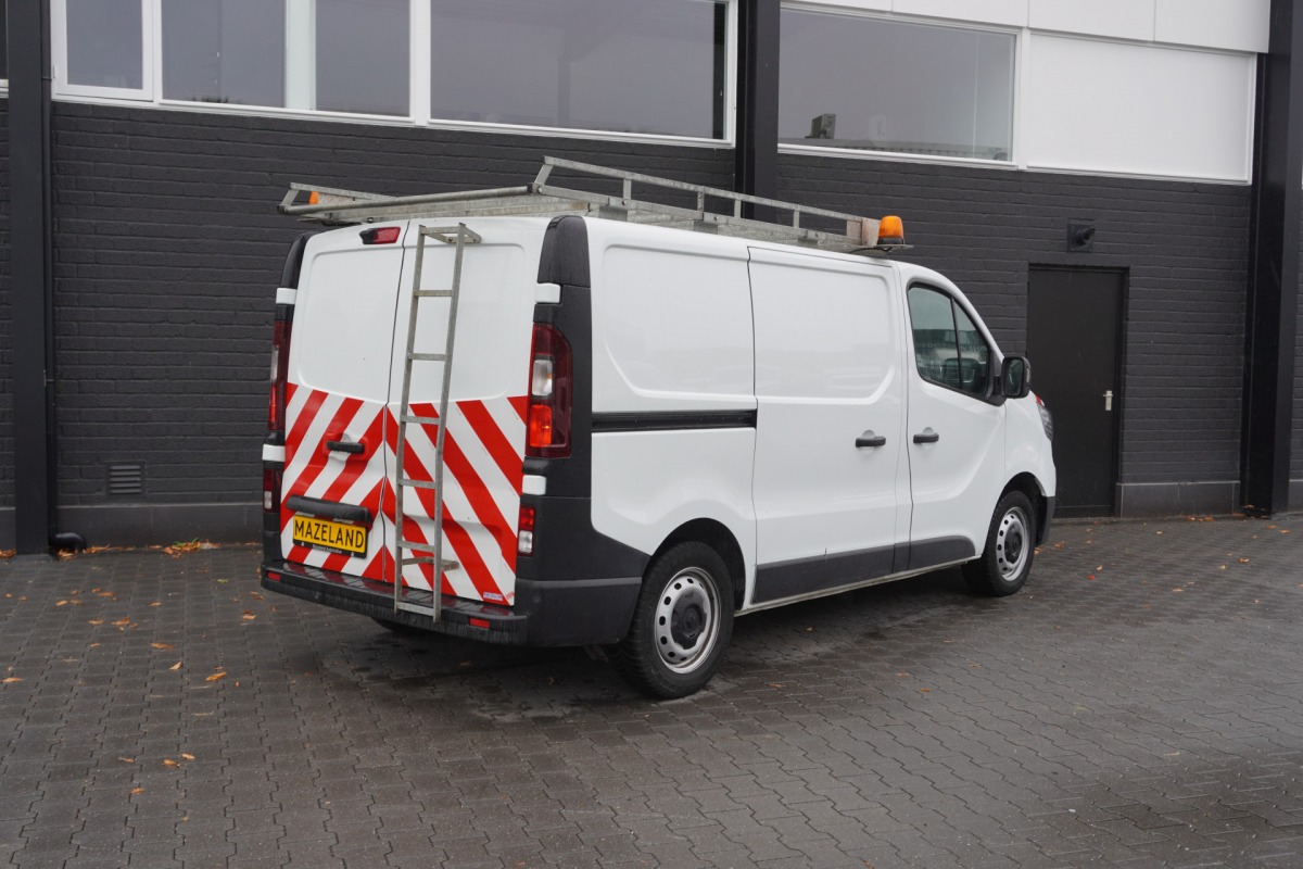 Renault Trafic 2.0 Blue dCi 130PK EURO 6 - Airco - Navi - Cruise - €15.950,- Excl. Renault Trafic 2.0 Blue dCi 130PK EURO 6 - Airco - Navi - Cruise - €15.950,- Excl.