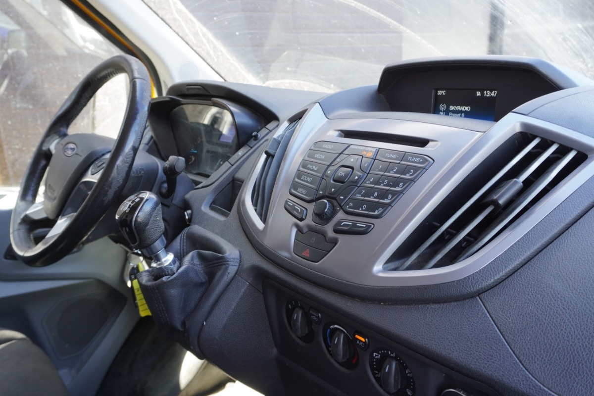Ford Transit 2.0 TDCI 130PK L3H2 FWD EURO 6 - Airco - Cruise - PDC - €9.900,- Excl. Ford Transit 2.0 TDCI 130PK L3H2 FWD EURO 6 - Airco - Cruise - PDC - €9.900,- Excl.