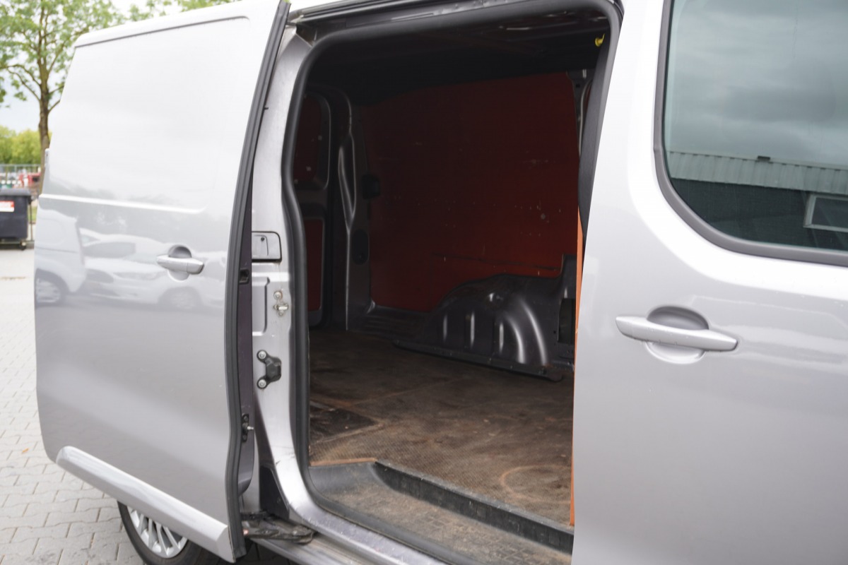 Opel Vivaro 2.0 CDTI L3 123PK EURO 6 - Airco - Navi - Cruise - €14.900,- Excl. Opel Vivaro 2.0 CDTI L3 123PK EURO 6 - Airco - Navi - Cruise - €14.900,- Excl.