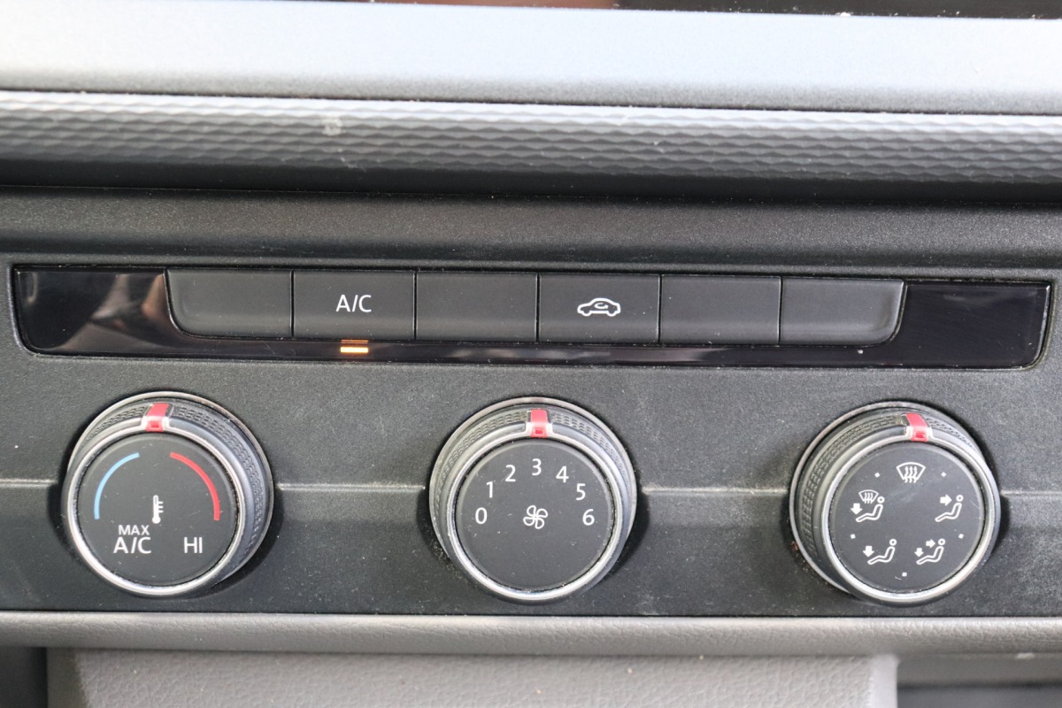 Volkswagen Transporter 2.0 TDI EURO 6 - Airco - Cruise - Carkit - €14.950,- Excl. Volkswagen Transporter 2.0 TDI EURO 6 - Airco - Cruise - Carkit - €14.950,- Excl.