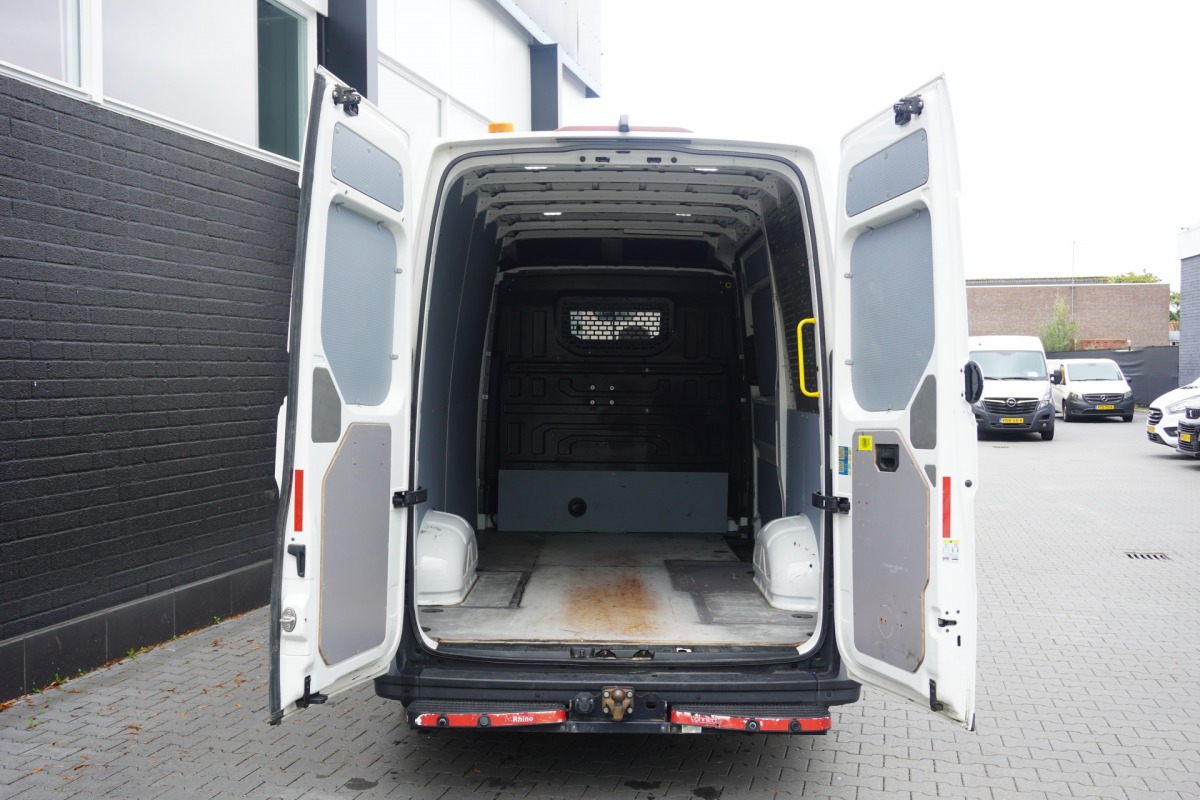 Volkswagen Crafter 2.0 TDI L3H3 177PK Automaat 3.500KG EURO 6 - Airco - Navi - Cruise - €18.900,- Excl.