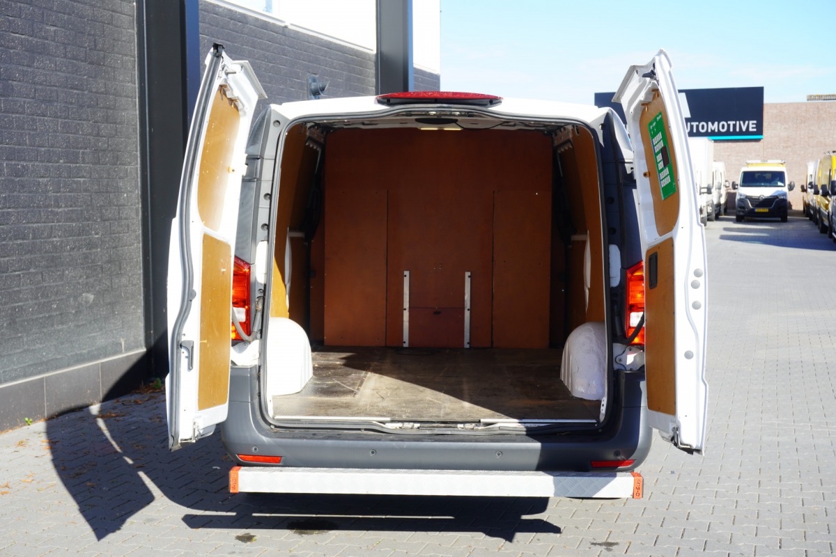 Mercedes-Benz Vito 114 CDI XL Automaat 2x Schuifdeur EURO 6 - AC/Climate - Navi - Cruise - €16.900,- Excl. Mercedes-Benz Vito 114 CDI XL Automaat 2x Schuifdeur EURO 6 - AC/Climate - Navi - Cruise - €16.900,- Excl.