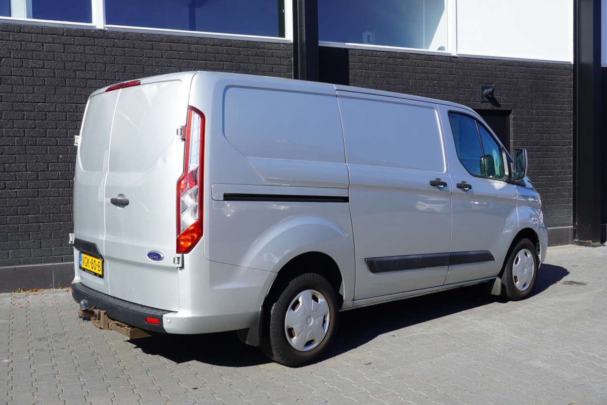 Ford Transit Custom 2.0 TDCI EURO 6 - Airco - Cruise - Navi - €13.900,- Excl. Ford Transit Custom 2.0 TDCI EURO 6 - Airco - Cruise - Navi - €13.900,- Excl.