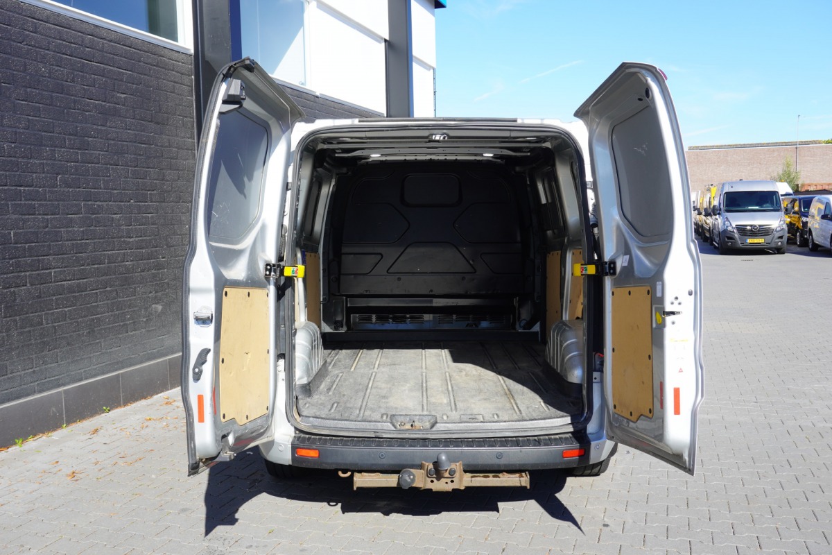 Ford Transit Custom 2.0 TDCI EURO 6 - Airco - Cruise - Navi - €13.900,- Excl. Ford Transit Custom 2.0 TDCI EURO 6 - Airco - Cruise - Navi - €13.900,- Excl.