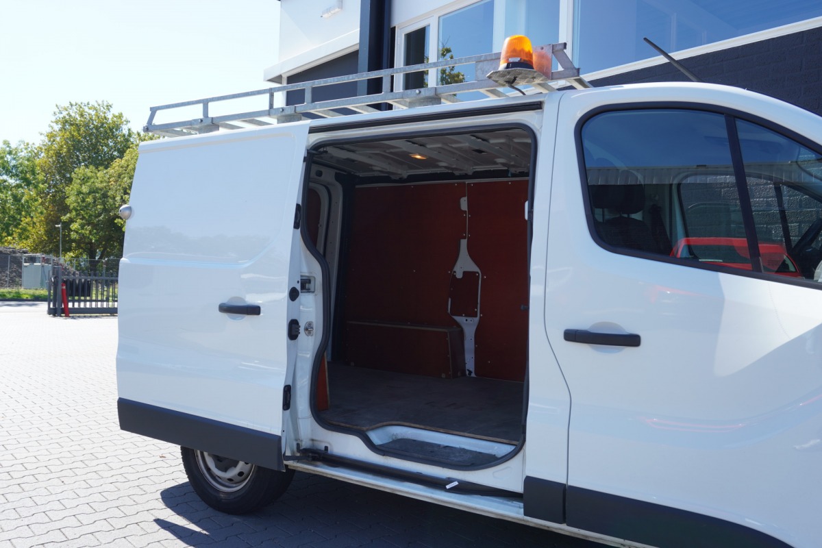 Renault Trafic 2.0 dCi 130PK EURO 6 Airco - Navi - Cruise - €15.950,- Excl.