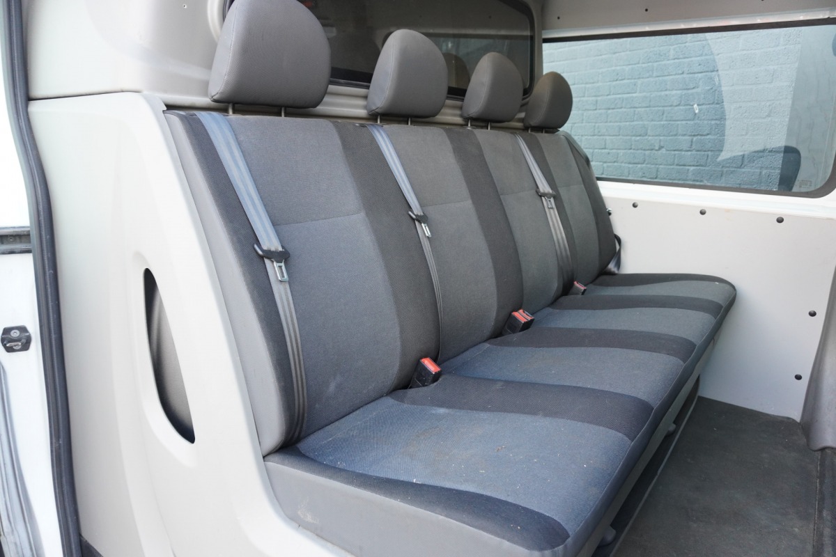 Renault Master 2.3 dCi 145PK L3H3 Dubbellucht Dubbelcabine EURO 6 - Airco - Navi - Cruise - €17.950,- Excl. Renault Master 2.3 dCi 145PK L3H3 Dubbellucht Dubbelcabine EURO 6 - Airco - Navi - Cruise - €17.950,- Excl.