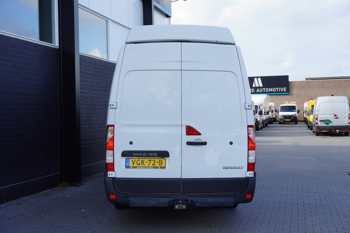 Renault Master 2.3 dCi 145PK L3H3 Dubbellucht Dubbelcabine EURO 6 - Airco - Navi - Cruise - €17.950,- Excl. Renault Master 2.3 dCi 145PK L3H3 Dubbellucht Dubbelcabine EURO 6 - Airco - Navi - Cruise - €17.950,- Excl.