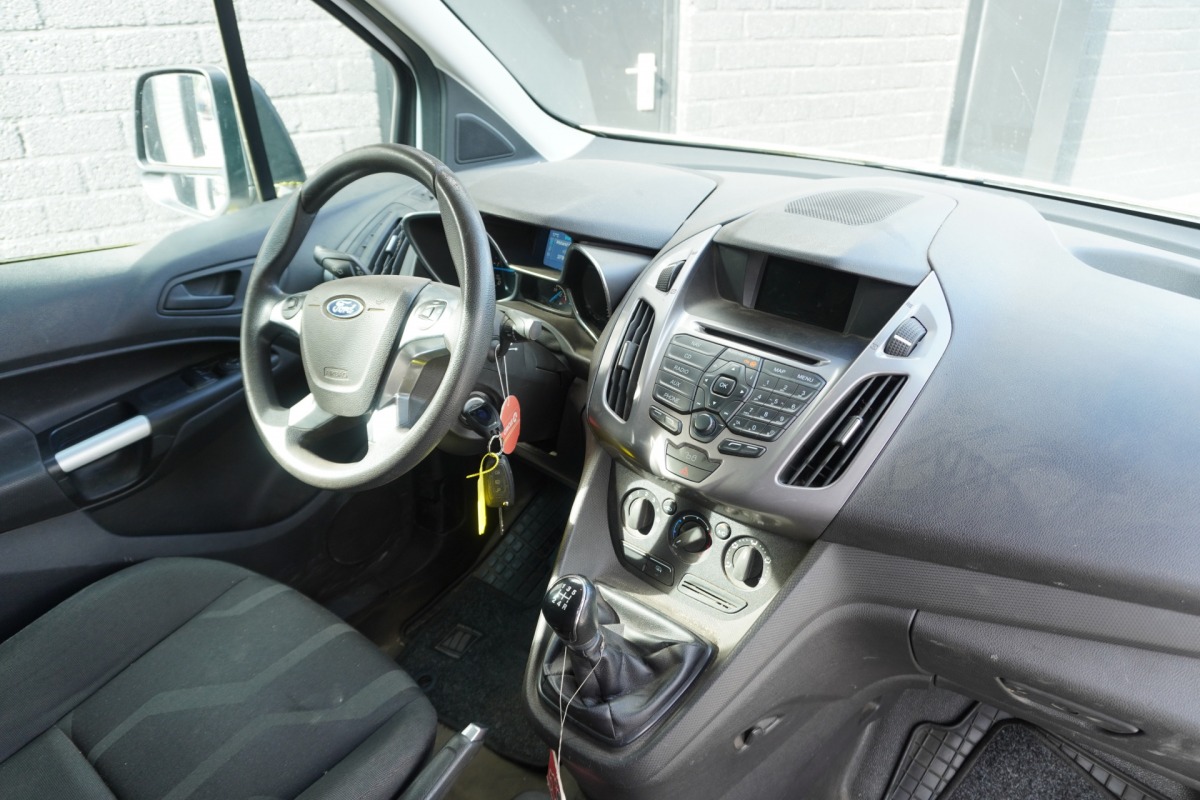Ford Transit Connect 1.6 TDCI 96PK - Airco - Trekhaak - PDC - € 3.950,- Excl.