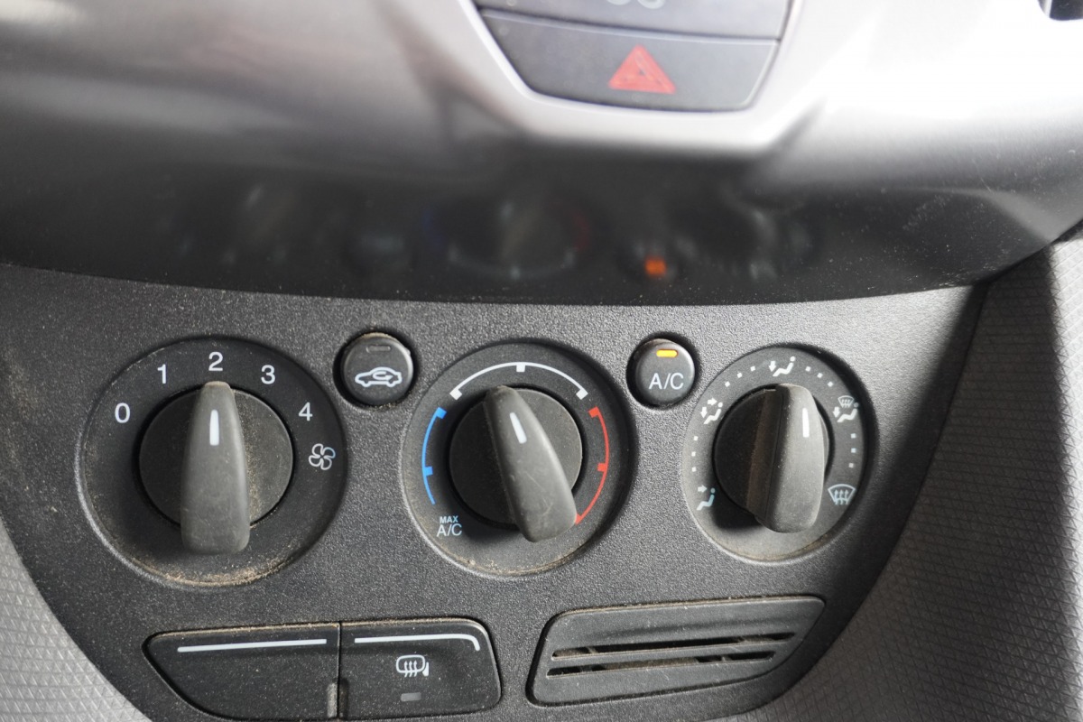 Ford Transit Connect 1.6 TDCI 96PK - Airco - Trekhaak - PDC - € 3.950,- Excl.