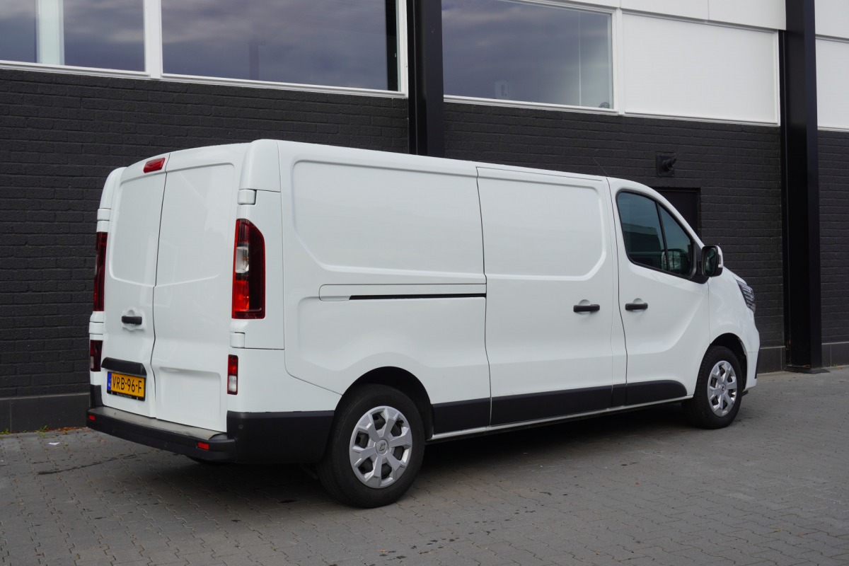 Renault Trafic 2.0 dCi 110PK L2 EURO 6 - Airco - Navi - Cruise - €16.900,- Excl. Renault Trafic 2.0 dCi 110PK L2 EURO 6 - Airco - Navi - Cruise - €16.900,- Excl.