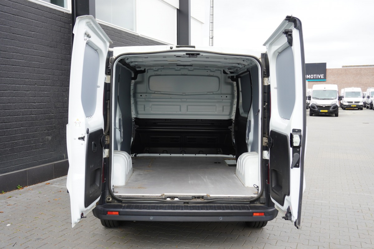 Renault Trafic 2.0 dCi 130PK EURO 6 - Airco - Navi - Cruise - €15.950,- Excl. Renault Trafic 2.0 dCi 130PK EURO 6 - Airco - Navi - Cruise - €15.950,- Excl.