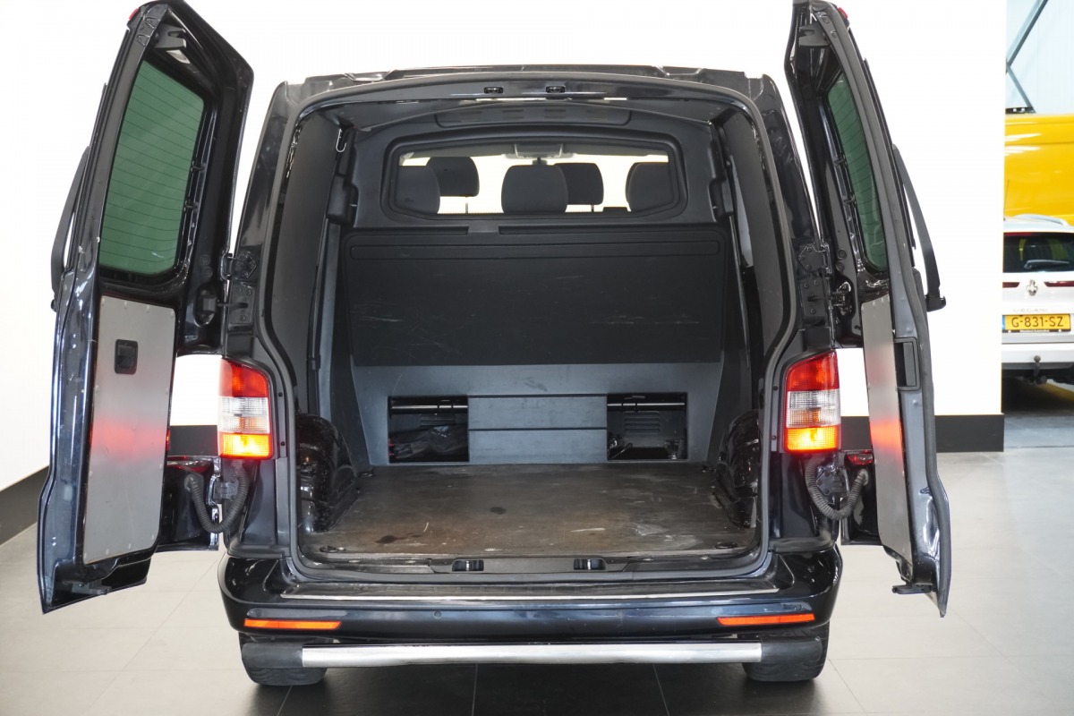 Volkswagen Transporter 2.0 TDI L2 DC Automaat 180PK - Airco - Cruise - PDC - € 11.900,- Excl. Volkswagen Transporter 2.0 TDI L2 DC Automaat 180PK - Airco - Cruise - PDC - € 11.900,- Excl.