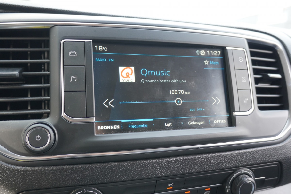 Peugeot Expert 1.5 BlueHDI L2 EURO 6 - Airco - Cruise - Carplay - €13.900,- Excl. Peugeot Expert 1.5 BlueHDI L2 EURO 6 - Airco - Cruise - Carplay - €13.900,- Excl.