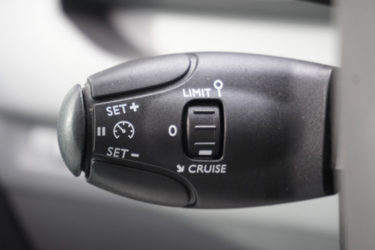 Peugeot Expert 1.5 BlueHDI L2 EURO 6 - Airco - Cruise - Carplay - €13.900,- Excl. Peugeot Expert 1.5 BlueHDI L2 EURO 6 - Airco - Cruise - Carplay - €13.900,- Excl.