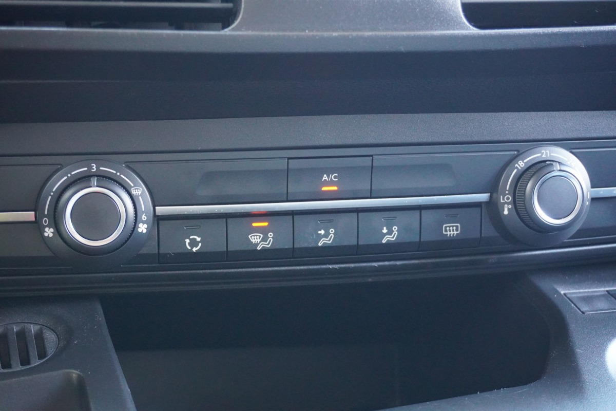 Peugeot Partner 1.5 BlueHDI 130PK Automaat EURO 6 - Airco - Cruise - Carplay - €9.950,- Excl. Peugeot Partner 1.5 BlueHDI 130PK Automaat EURO 6 - Airco - Cruise - Carplay - €9.950,- Excl.