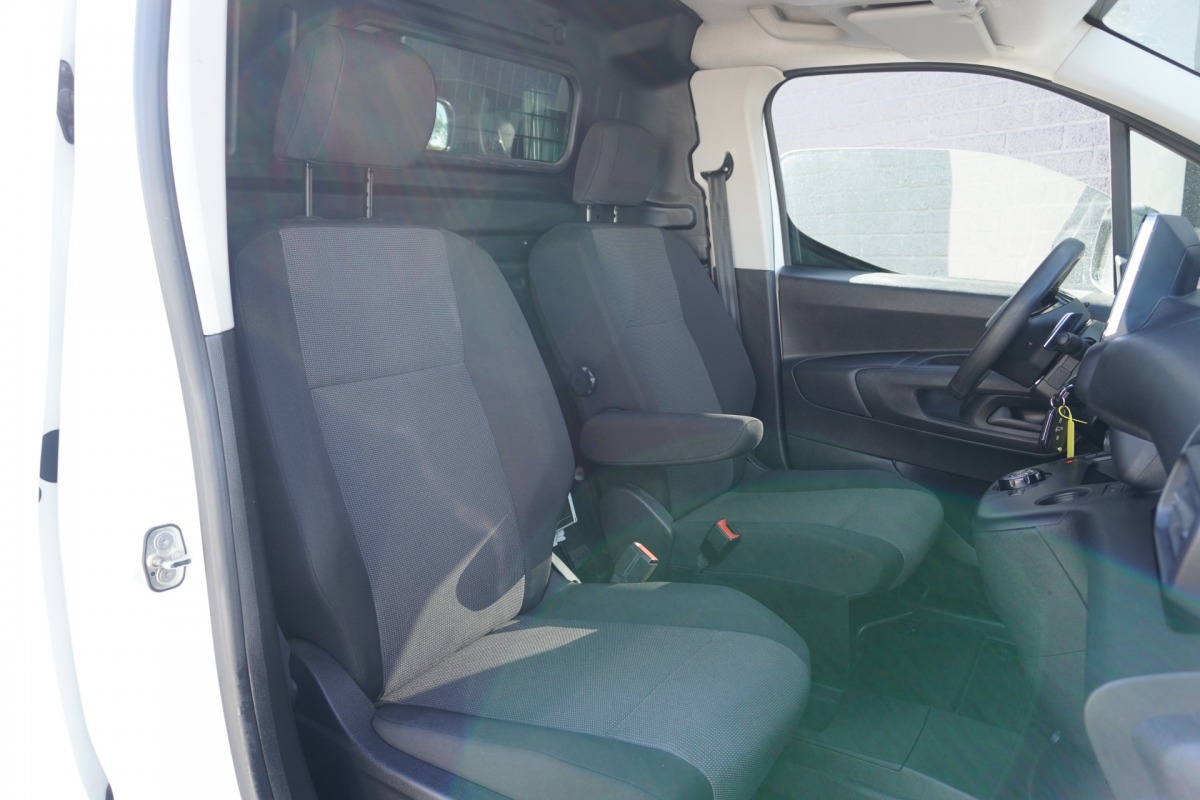 Peugeot Partner 1.5 BlueHDI 130PK Automaat EURO 6 - Airco - Cruise - Carplay - €9.950,- Excl. Peugeot Partner 1.5 BlueHDI 130PK Automaat EURO 6 - Airco - Cruise - Carplay - €9.950,- Excl.