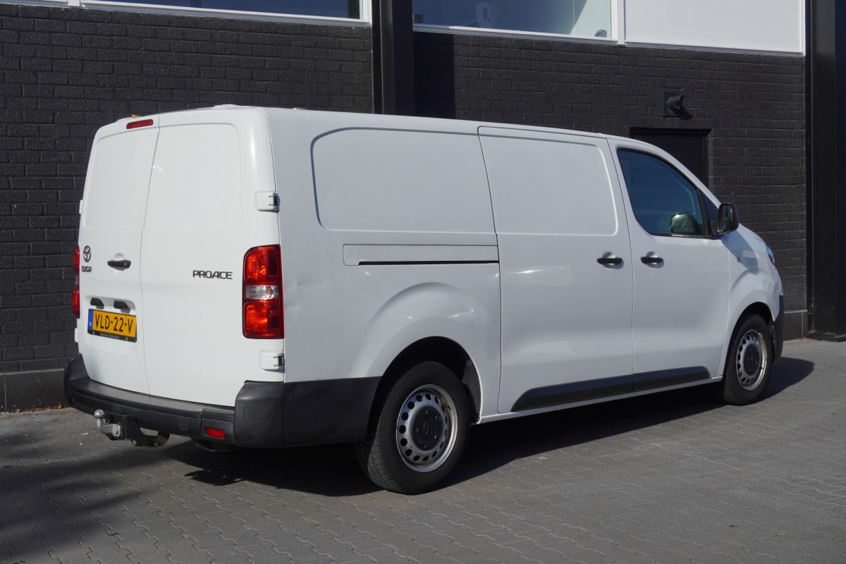 Toyota ProAce Worker 2.0 D-4D L3 122PK EURO 6 - Airco - Cruise - Trekhaak - €15.900,- Excl.