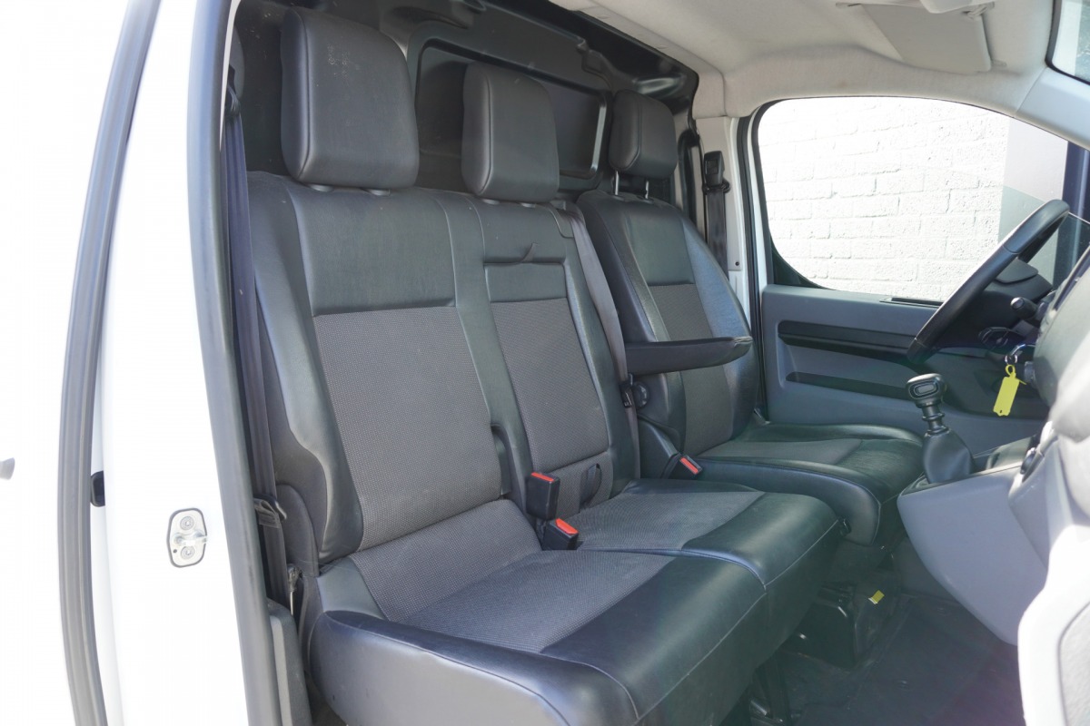 Toyota ProAce Worker 2.0 D-4D L3 122PK EURO 6 - Airco - Cruise - Trekhaak - €15.900,- Excl.