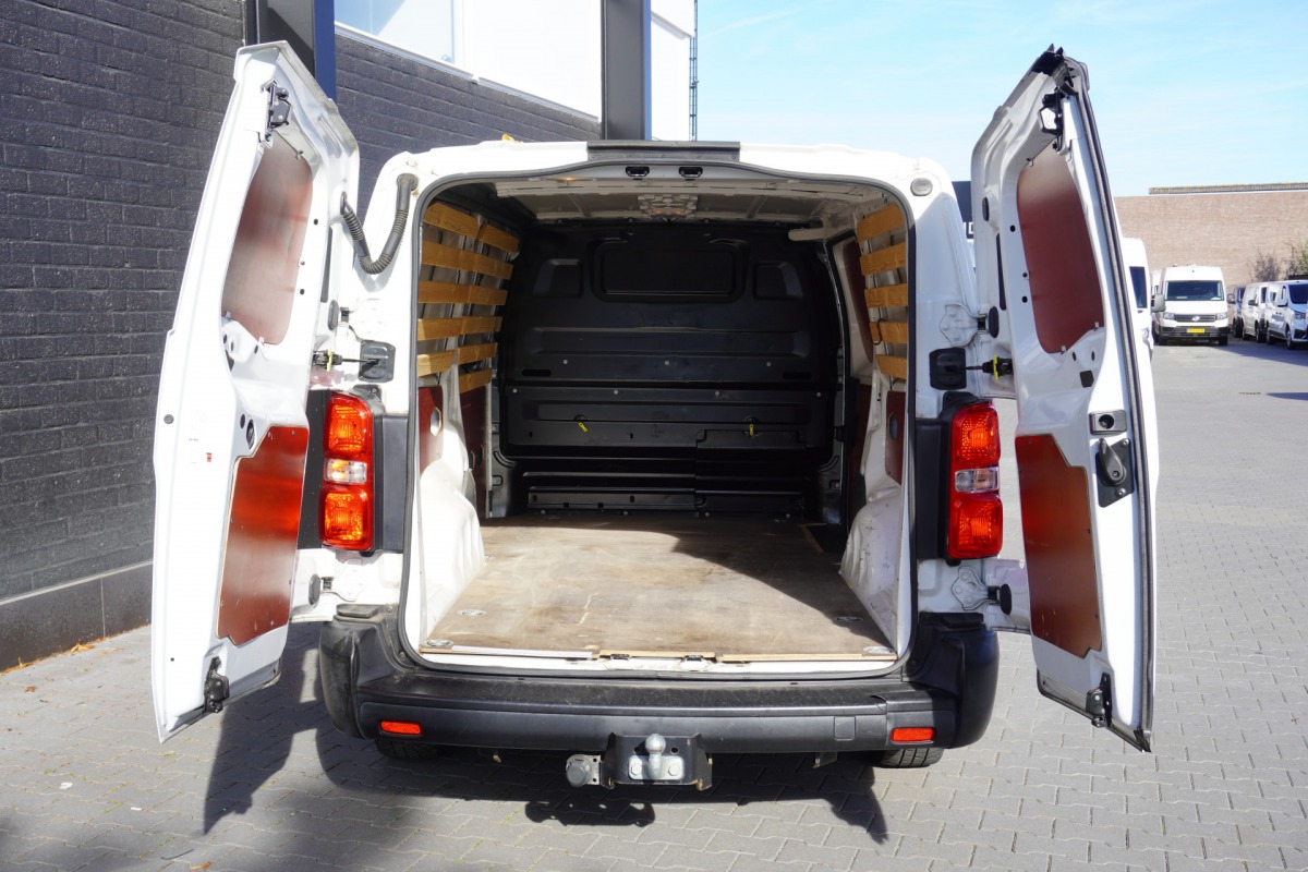 Toyota ProAce Worker 2.0 D-4D L3 122PK EURO 6 - Airco - Cruise - Trekhaak - €15.900,- Excl.