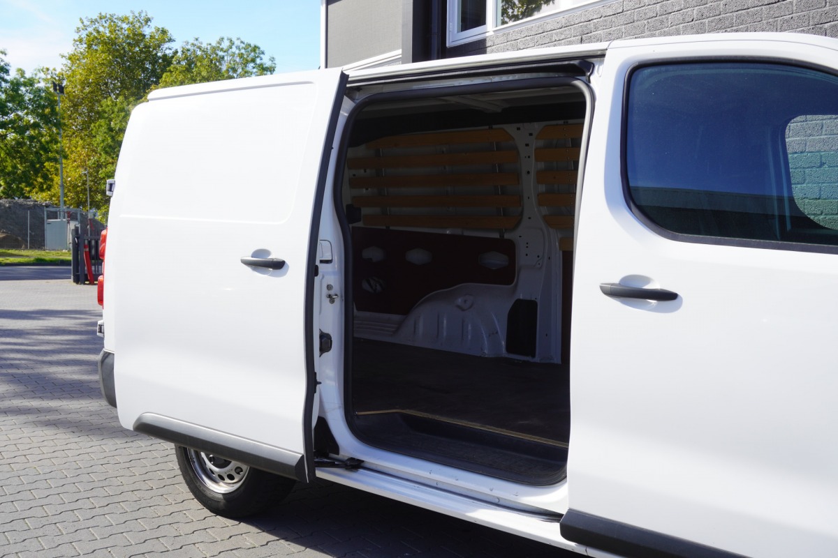 Toyota ProAce Worker 2.0 D-4D L3 122PK EURO 6 - Airco - Cruise - Trekhaak - €15.900,- Excl.