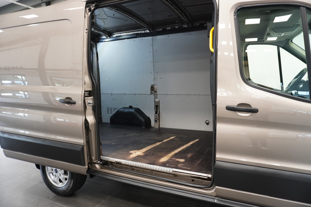 Ford Transit 2.0 TDCI 185PK L2H2 EURO 6 - Airco - Navi - Stoelverw. - €16.900,- Excl. Ford Transit 2.0 TDCI 185PK L2H2 EURO 6 - Airco - Navi - Stoelverw. - €16.900,- Excl.