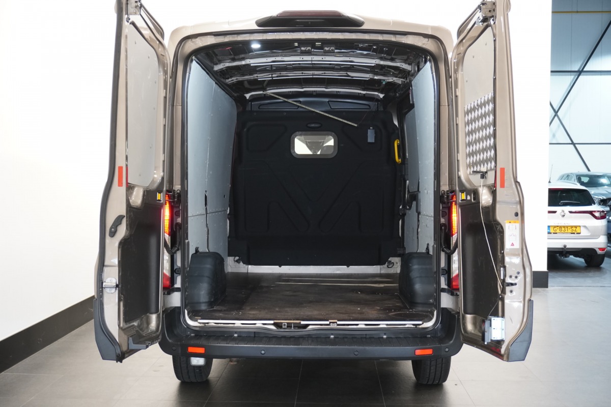 Ford Transit 2.0 TDCI 185PK L2H2 EURO 6 - Airco - Navi - Stoelverw. - €16.900,- Excl. Ford Transit 2.0 TDCI 185PK L2H2 EURO 6 - Airco - Navi - Stoelverw. - €16.900,- Excl.