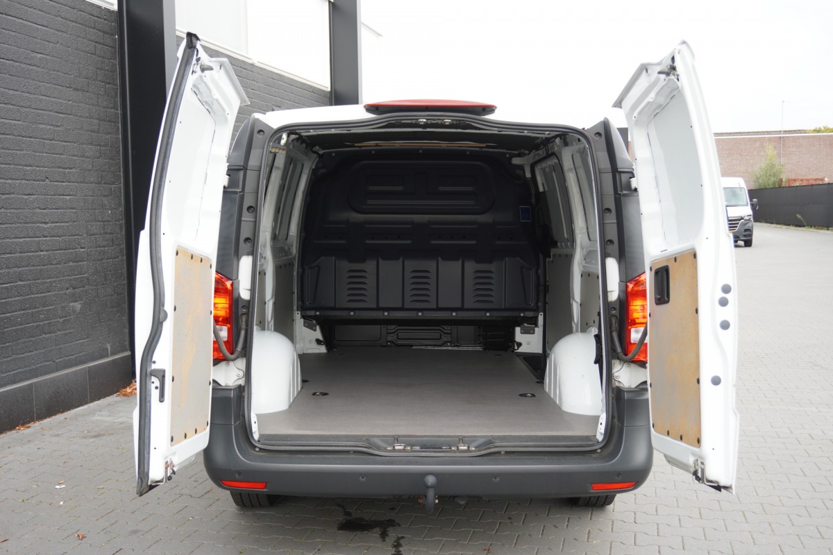 Mercedes-Benz Vito 114 CDI Lang EURO 6 - AC/Climate - Navi - Cruise - €16.900,- Excl. Mercedes-Benz Vito 114 CDI Lang EURO 6 - AC/Climate - Navi - Cruise - €16.900,- Excl.
