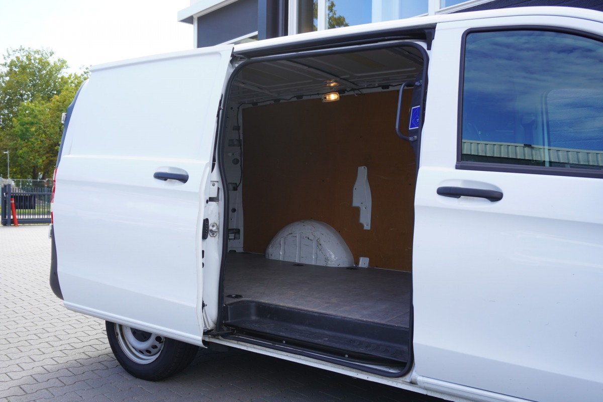 Mercedes-Benz Vito 114 CDI Lang EURO 6 - Airco - Navi - Cruise - €16.950,- Excl. Mercedes-Benz Vito 114 CDI Lang EURO 6 - Airco - Navi - Cruise - €16.950,- Excl.