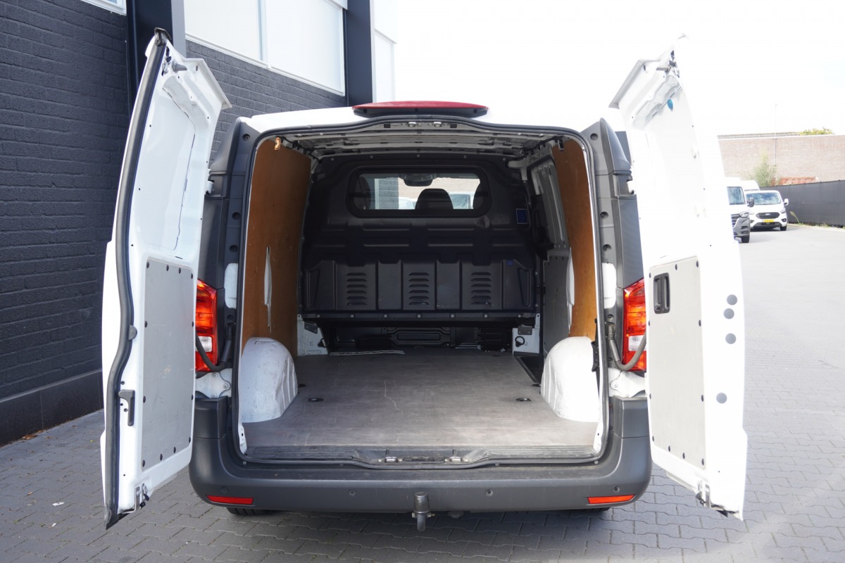Mercedes-Benz Vito 114 CDI Lang EURO 6 - Airco - Navi - Cruise - €16.950,- Excl. Mercedes-Benz Vito 114 CDI Lang EURO 6 - Airco - Navi - Cruise - €16.950,- Excl.