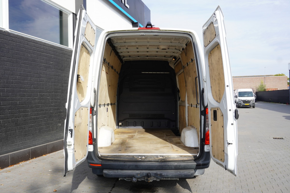 Mercedes-Benz Sprinter 1.9 CDI L2H2 150PK EURO 6 - AC/Climate - Navi - Cruise - €20.900,- Excl. Mercedes-Benz Sprinter 1.9 CDI L2H2 150PK EURO 6 - AC/Climate - Navi - Cruise - €20.900,- Excl.