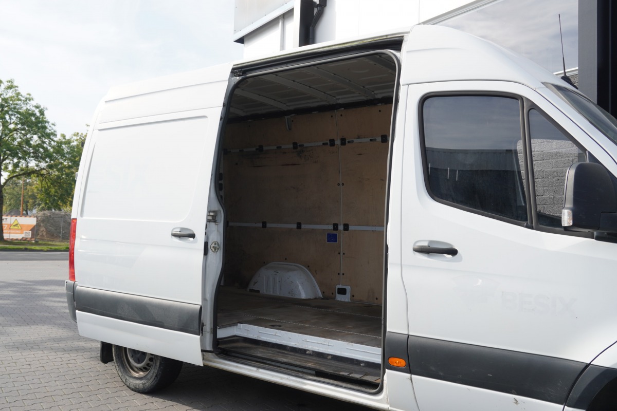 Mercedes-Benz Sprinter 1.9 CDI L2H2 150PK EURO 6 - AC/Climate - Navi - Cruise - €20.900,- Excl. Mercedes-Benz Sprinter 1.9 CDI L2H2 150PK EURO 6 - AC/Climate - Navi - Cruise - €20.900,- Excl.