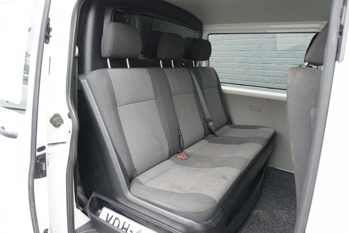 Volkswagen Transporter 2.0 TDI L2 Dubbel Cabine EURO 6 - Airco - Cruise - PDC - €15.900,- Excl. Volkswagen Transporter 2.0 TDI L2 Dubbel Cabine EURO 6 - Airco - Cruise - PDC - €15.900,- Excl.