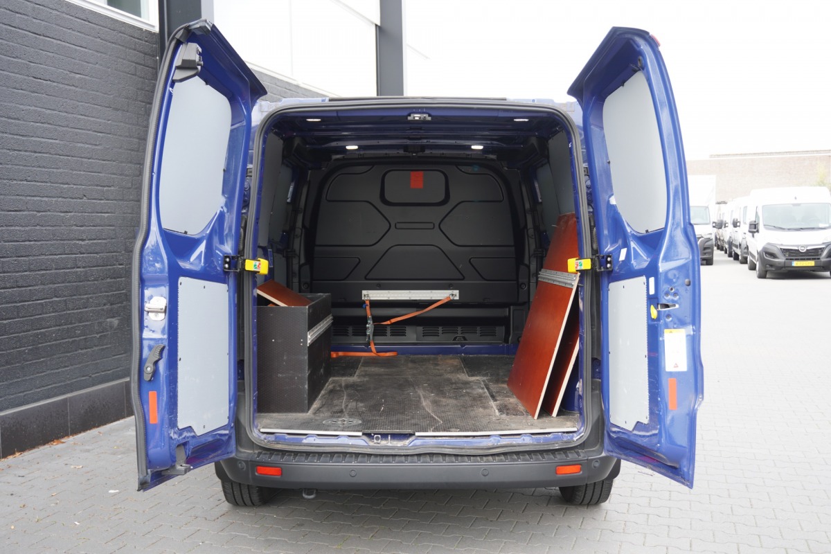 Ford Transit Custom 2.0 TDCI 130PK AUTOMAAT EURO 6 - Airco - Navi - Adpt. Cruise - €16.950,- Excl. Ford Transit Custom 2.0 TDCI 130PK AUTOMAAT EURO 6 - Airco - Navi - Adpt. Cruise - €16.950,- Excl.