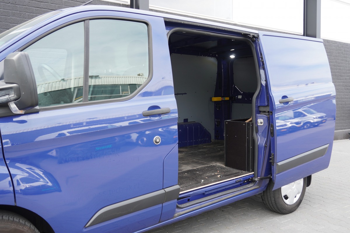Ford Transit Custom 2.0 TDCI 130PK AUTOMAAT EURO 6 - Airco - Navi - Adpt. Cruise - €16.950,- Excl. Ford Transit Custom 2.0 TDCI 130PK AUTOMAAT EURO 6 - Airco - Navi - Adpt. Cruise - €16.950,- Excl.