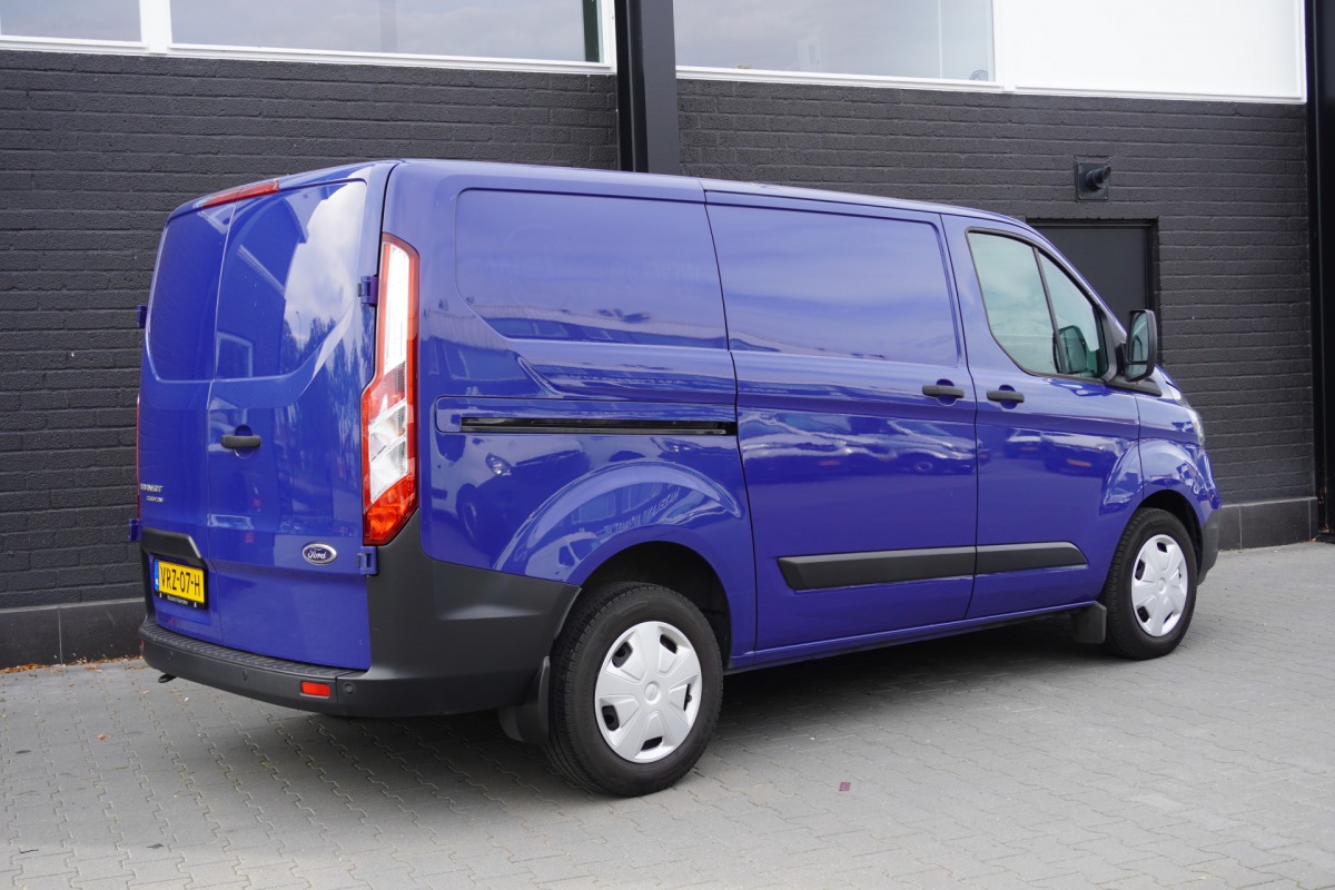 Ford Transit Custom 2.0 TDCI 130PK AUTOMAAT EURO 6 - Airco - Navi - Adpt. Cruise - €16.950,- Excl. Ford Transit Custom 2.0 TDCI 130PK AUTOMAAT EURO 6 - Airco - Navi - Adpt. Cruise - €16.950,- Excl.