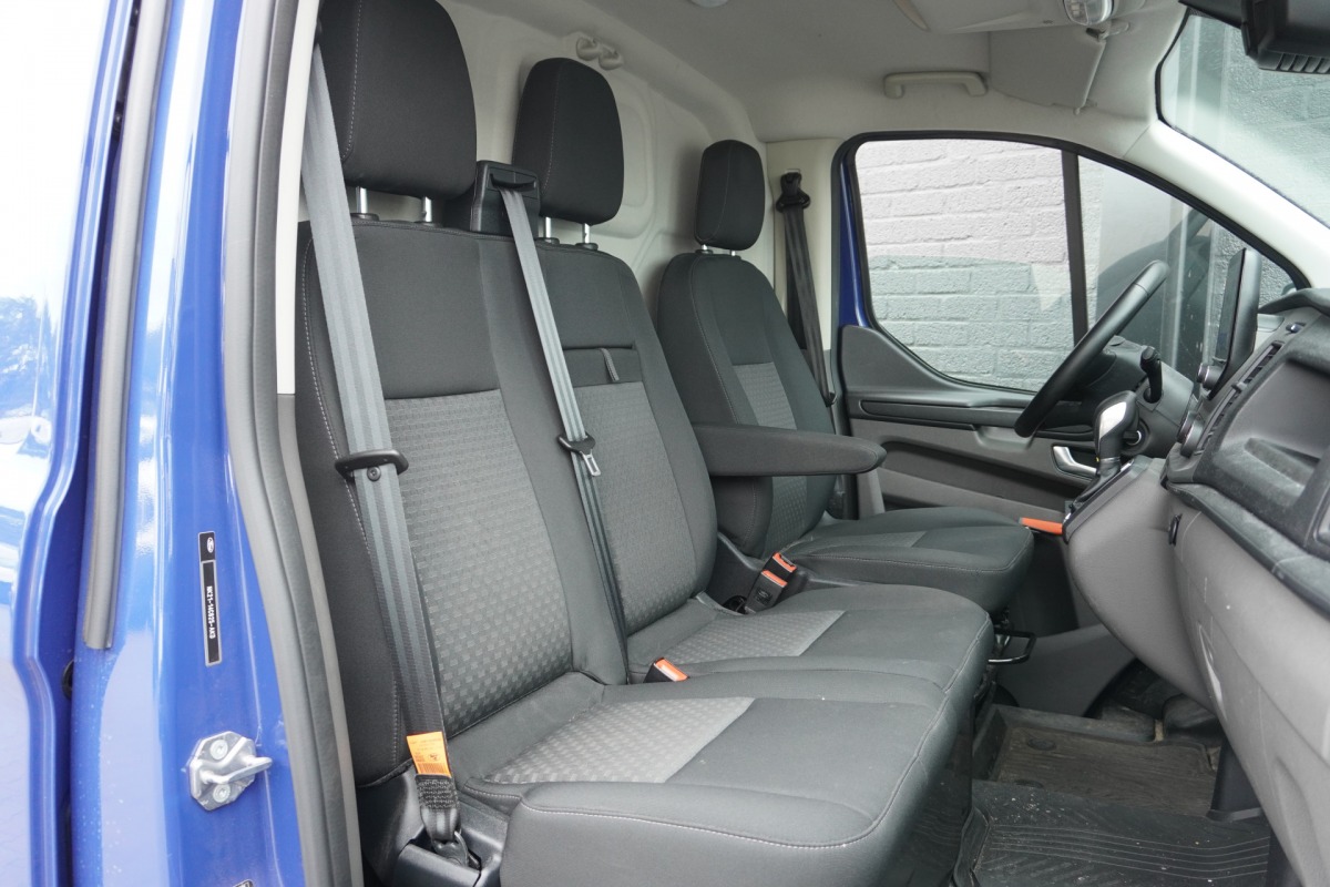 Ford Transit Custom 2.0 TDCI 130PK AUTOMAAT EURO 6 - Airco - Navi - Adpt. Cruise - €16.950,- Excl. Ford Transit Custom 2.0 TDCI 130PK AUTOMAAT EURO 6 - Airco - Navi - Adpt. Cruise - €16.950,- Excl.