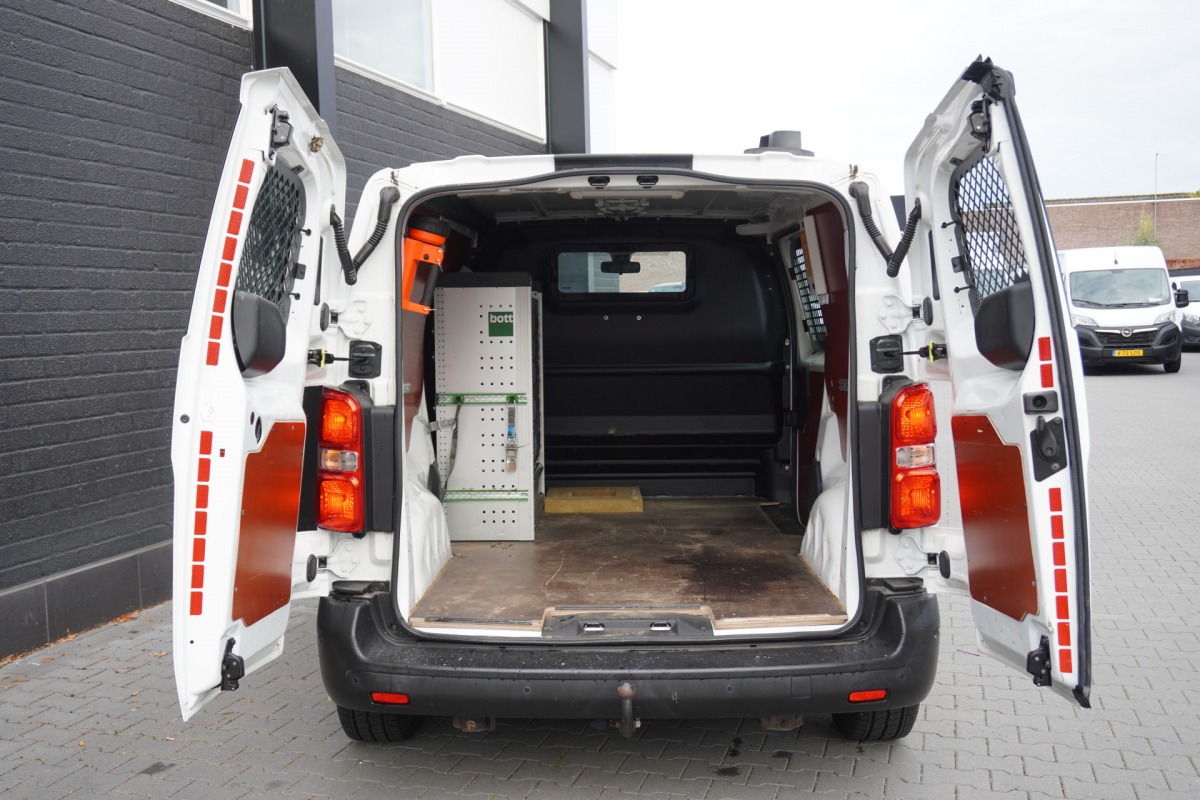 Citroën Jumpy 1.5 BlueHDI L2 EURO 6 - Airco - Cruise - PDC - €10.900,- Excl. Citroën Jumpy 1.5 BlueHDI L2 EURO 6 - Airco - Cruise - PDC - €10.900,- Excl.
