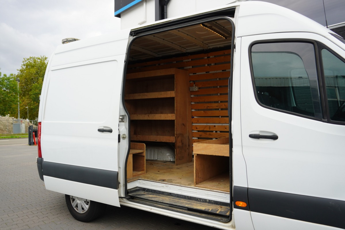 Mercedes-Benz Sprinter 317 1.9 CDI 3500KG L2H2 - Airco - Navi - Cruise - €23.900,- Excl. Mercedes-Benz Sprinter 317 1.9 CDI 3500KG L2H2 - Airco - Navi - Cruise - €23.900,- Excl.
