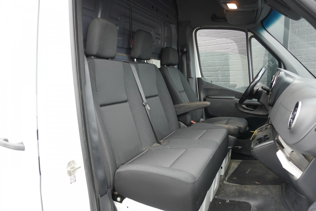 Mercedes-Benz Sprinter 317 1.9 CDI 3500KG L2H2 - Airco - Navi - Cruise - €23.900,- Excl. Mercedes-Benz Sprinter 317 1.9 CDI 3500KG L2H2 - Airco - Navi - Cruise - €23.900,- Excl.