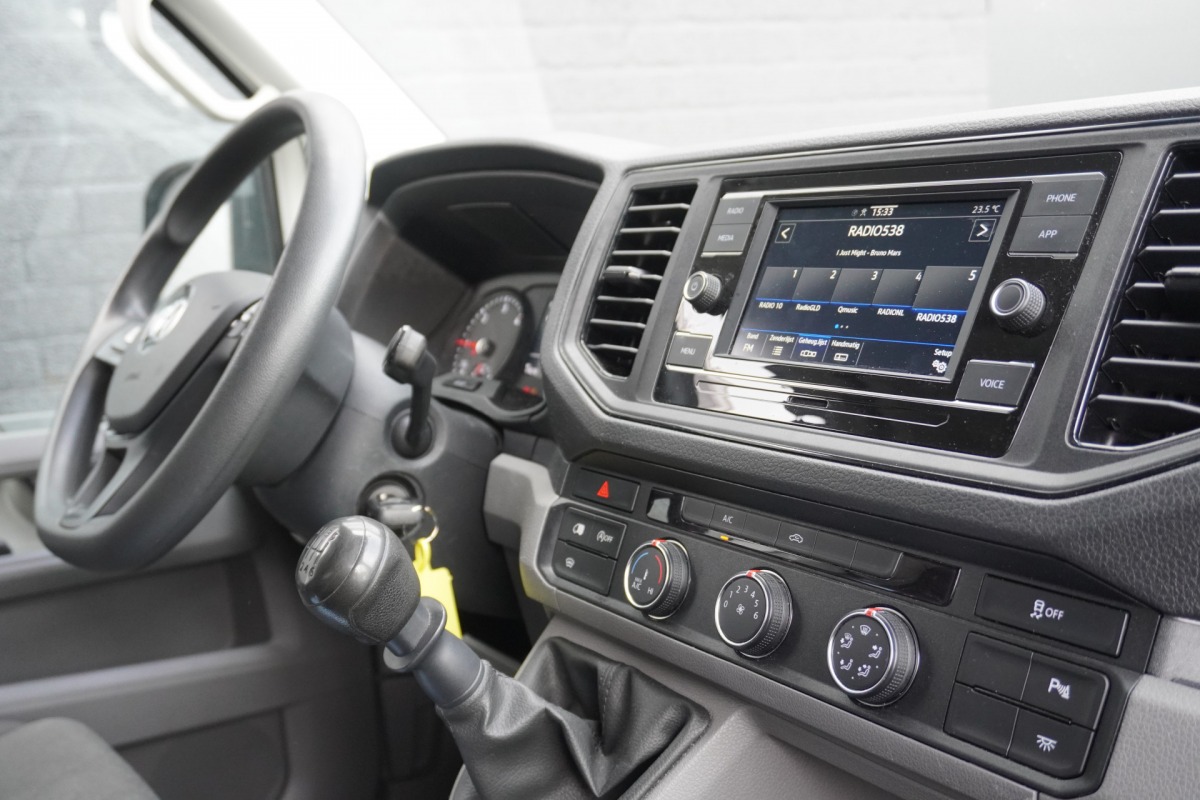Volkswagen Crafter 2.0 TDI L3H3 140PK EURO 6 - Airco - Cruise - PDC - €19.900,- Excl. Volkswagen Crafter 2.0 TDI L3H3 140PK EURO 6 - Airco - Cruise - PDC - €19.900,- Excl.