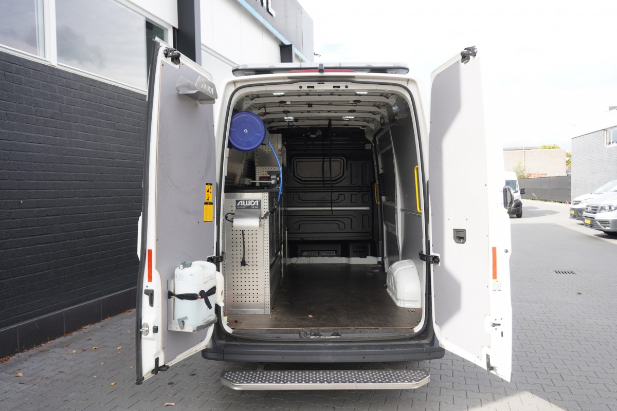 Volkswagen Crafter 2.0 TDI L3H3 140PK EURO 6 - Airco - Cruise - PDC - €19.900,- Excl. Volkswagen Crafter 2.0 TDI L3H3 140PK EURO 6 - Airco - Cruise - PDC - €19.900,- Excl.