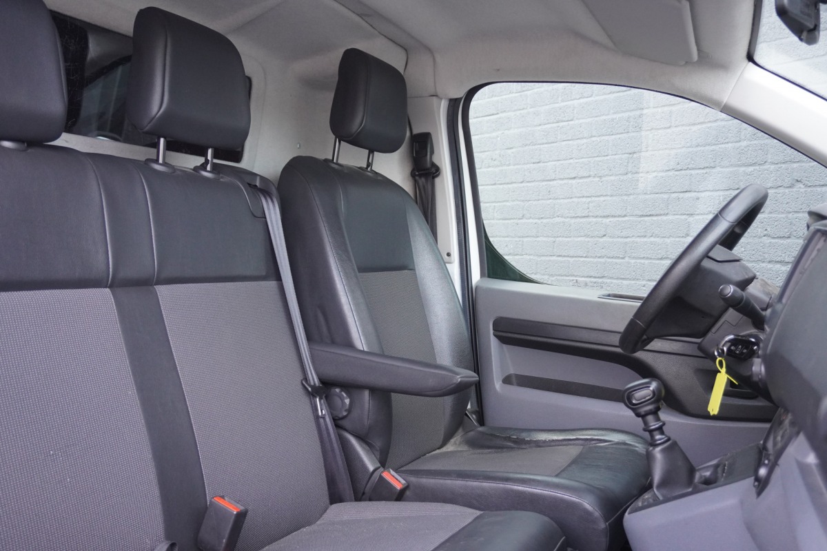 Peugeot Expert 1.5 BlueHDI L2 EURO 6 - Airco - Navi - Cruise - €9.950,- Excl. Peugeot Expert 1.5 BlueHDI L2 EURO 6 - Airco - Navi - Cruise - €9.950,- Excl.