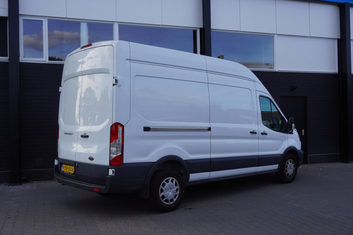 Ford Transit 2.0 TDCI L2H3 Automaat 170PK 2x Schuifdeur EURO 6 - Airco - Navi - Cruise - €12.950,- Excl. Ford Transit 2.0 TDCI L2H3 Automaat 170PK 2x Schuifdeur EURO 6 - Airco - Navi - Cruise - €12.950,- Excl.